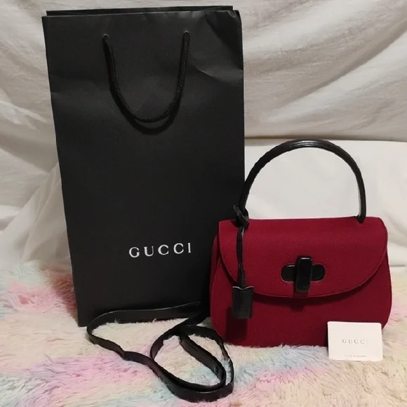 Authentic Gucci Red Wool Shoulder Bag W Twist Lock Flap Closure - Picture 1 of 16